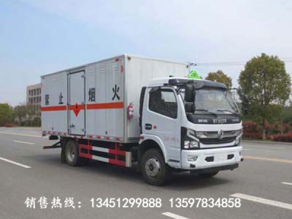 東風(fēng)多利卡易燃液體廂式運(yùn)輸車(國(guó)六)