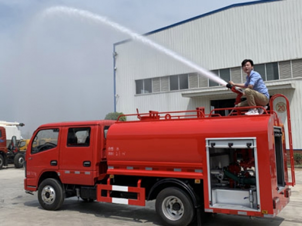 東風雙排3.5噸消防灑水車(國六)