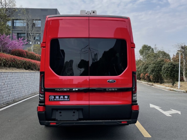 福特T8兩驅運兵車|15-17座運兵車